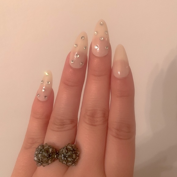 HANDMADE - Grey Ribbon Ring 🎀🤍 - Picture 2 of 3